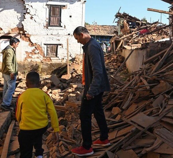 නේපාලයේ භූමිකම්පාවක්!150ක් පණපිටින් වැළලෙති.