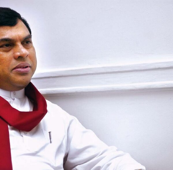 පුරවැසිකම අතහැර බැසිල් ජනාධිපති සටනට !