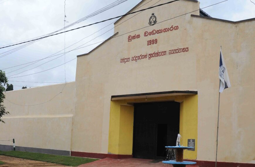 රැඳවියෙක් බූස්සේ සීසීටීවී 23කට හානි කරලා