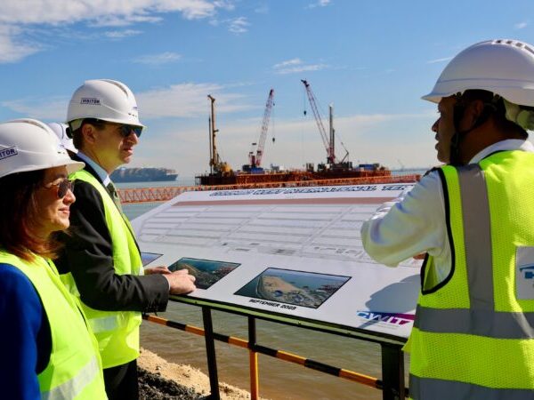 මඩකලපුවේ ඇමරිකානු නවෝත්පාදන කේන්ද්‍රය විවෘත කරන්න ජූලි එයි