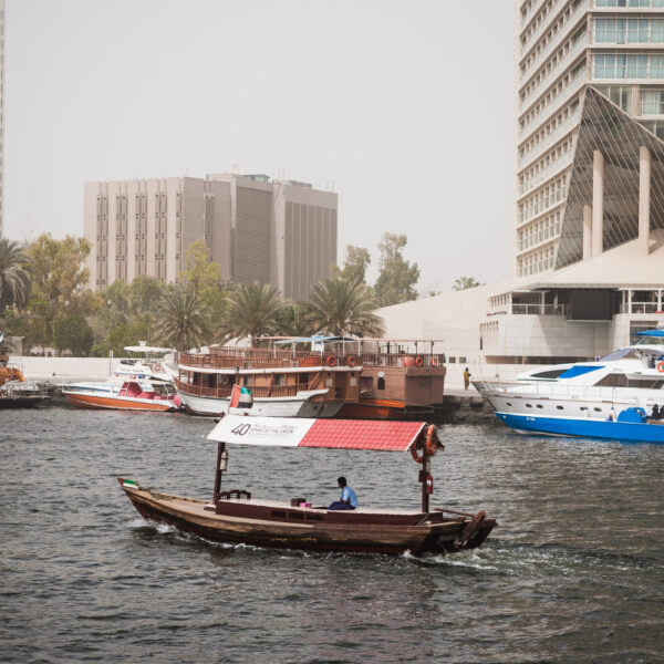 ඩුබායි නුවර ගංවතුරෙන් යටවෙයි