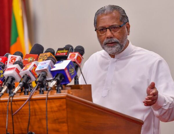 අවුරුදු ගීය විකෘති කිරීම විදුලි සන්දේශ කොමිසමේ විමර්ශන ප්‍රමාදයි